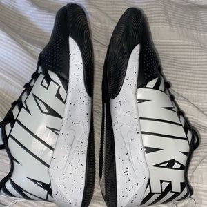 Nike basketball/Athletic shoes